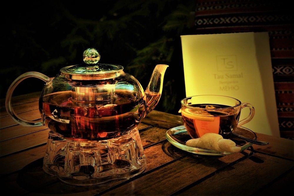 Rahat Palace Hotel Almatî Exterior foto A glass teapot