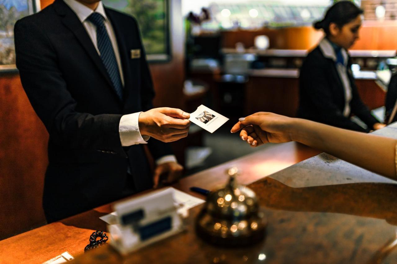 Rahat Palace Hotel Almatî Exterior foto A hotel key card