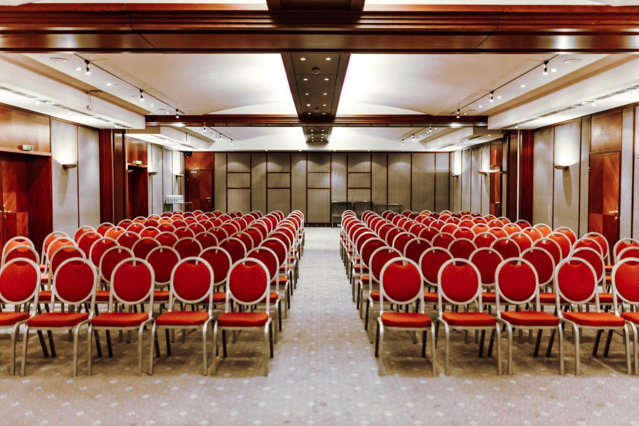 Rahat Palace Hotel Almatî Exterior foto The ballroom