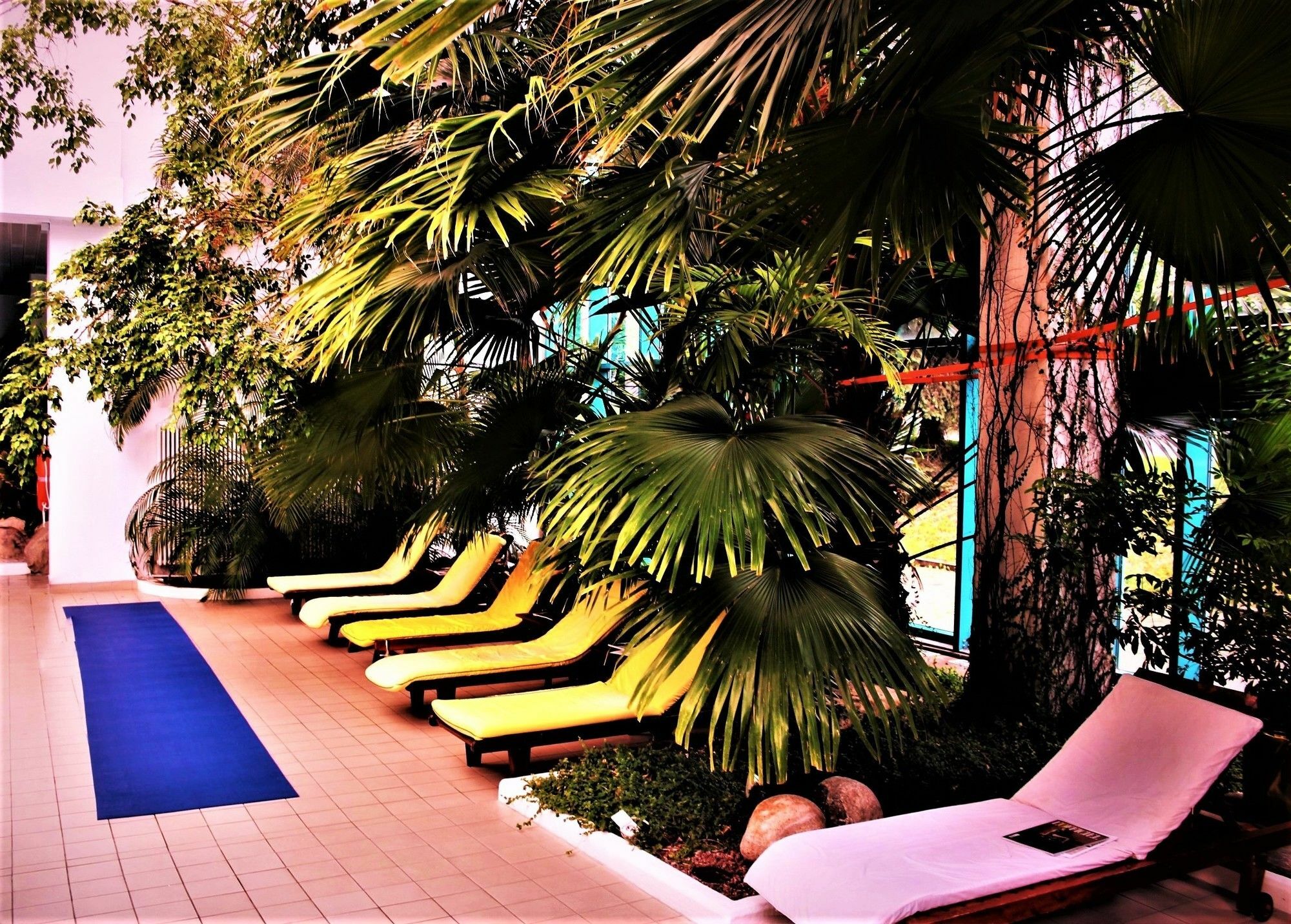Rahat Palace Hotel Almatî Exterior foto The spa at the Hotel